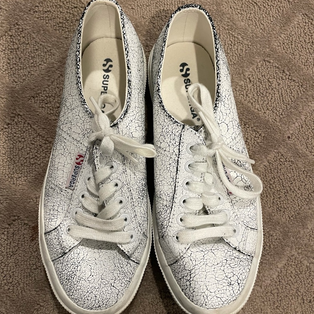 Superga sneakers white/black cracked size 8. In mint condition
